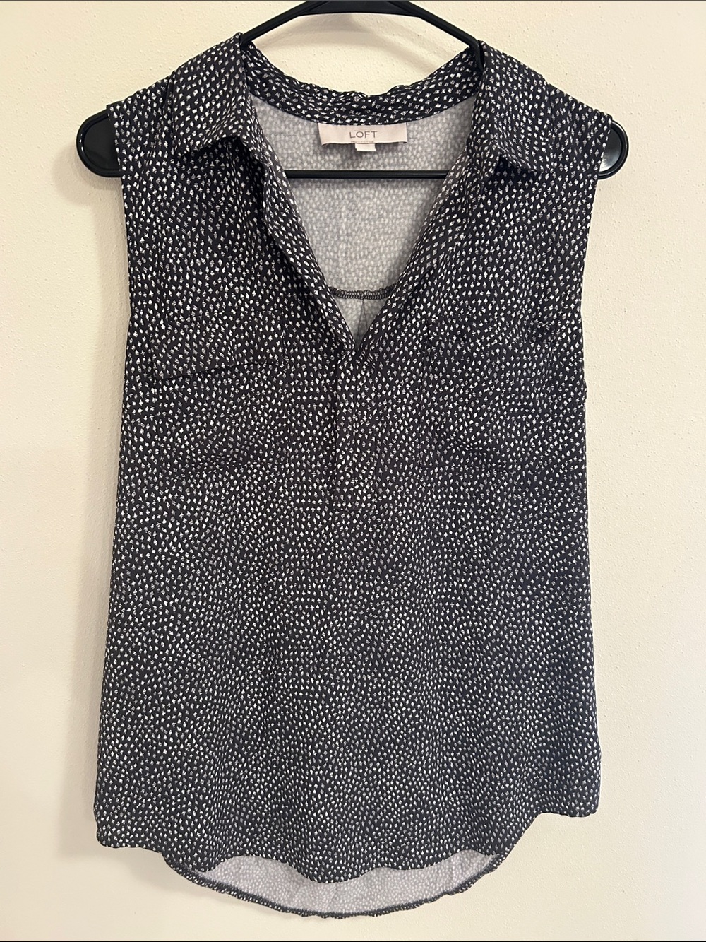 LOFT Black & White Sleeveless Dot-Print Collared Shell